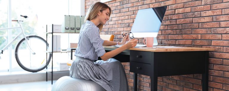 Sitzball im Büro: So stärken Sie Ihre Mitte!